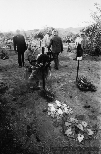 THM-BJ-08004 - Grábóci szociális otthon temetője az 1980-as években