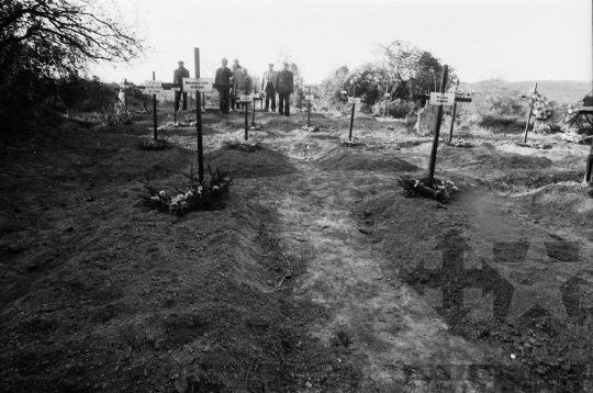 THM-BJ-08009 - Grábóci szociális otthon temetője az 1980-as években