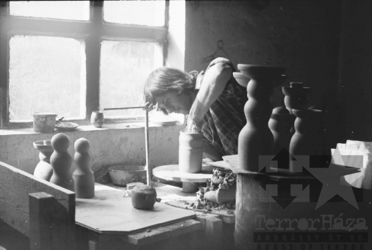 THM-BJ-08146 - Kerámiaüzem Szekszárdon az 1970-es években