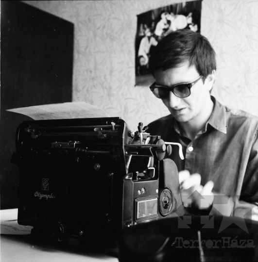 THM-BJ-08163 - Kónya József újságíró az 1960-as években