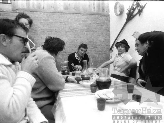 THM-BJ-08175 - Szekszárdi múzeumi kör kirándulása Mórágyon az 1980-as években