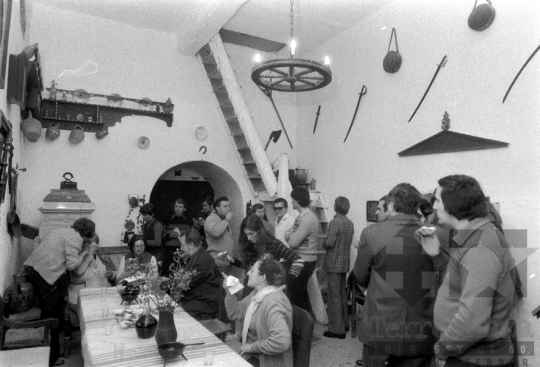 THM-BJ-08178 - Szekszárdi múzeumi kör kirándulása Mórágyon az 1980-as években