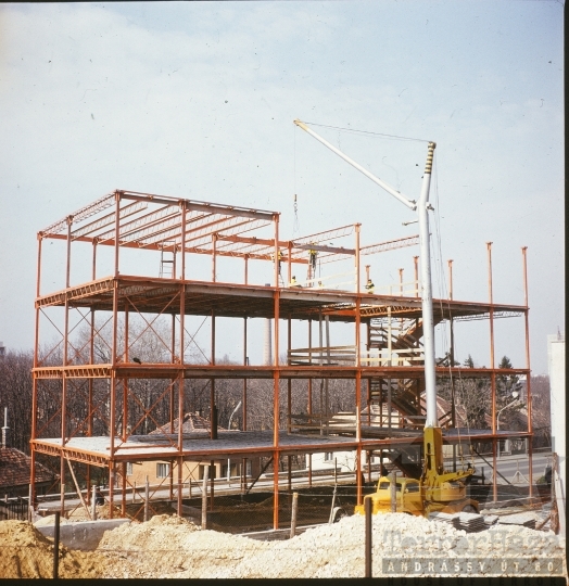 THM-BJ-08387 - Irodaház építése Veszprémben az 1970-es években
