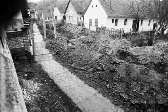 THM-BJ-08391 - Csatornázás Mórágyon az 1980-as években 