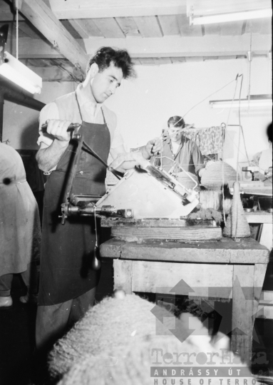 THM-BJ-08414 - Fonalfeldolgozás Hőgyészen az 1960-as években 