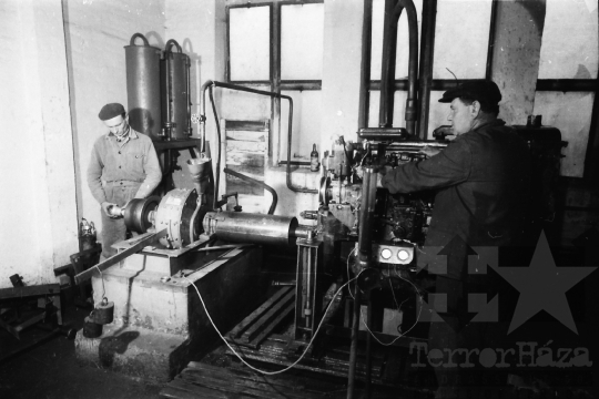 THM-BJ-08418 - Gyönki termelőszövetkezet gépállomása az 1960-as években