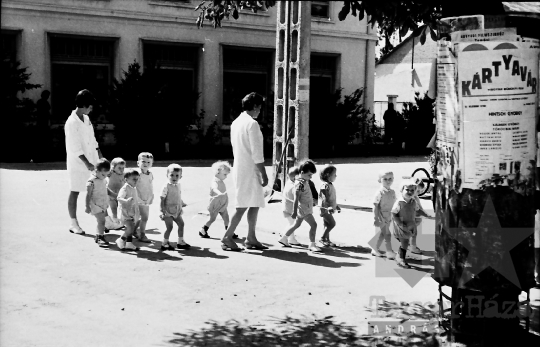 THM-BJ-08501 - Tamási bölcsődés gyerekek az 1960-as években
