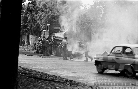 THM-BJ-08505 - Szekszárdi utcák aszfaltozása az 1960-as években 