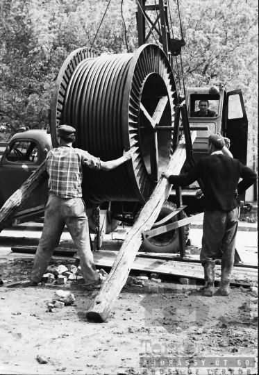 THM-BJ-08506 - Elektromos kábel fektetés Szekszárdon az 1960-as években 