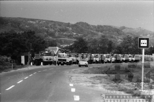THM-BJ-08632 - Az 56-os út decsi-hegyi szakasza az 1970-es években