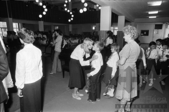 THM-BJ-08682 - Diplomaosztó a szekszárdi Illyés Gyula Pedagógiai Főiskolán az 1980-as években