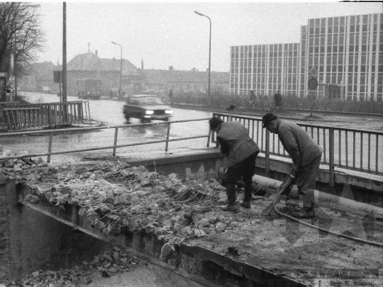 THM-BJ-08700 - Hármas híd bontása Szekszárdon az 1980-as években