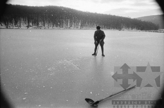 THM-BJ-08726 - Lékvágás a Szálka melletti tónál az 1980-as években