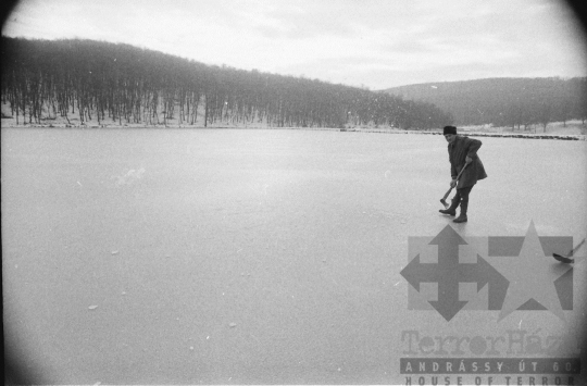 THM-BJ-08727 - Lékvágás a Szálka melletti tónál az 1980-as években
