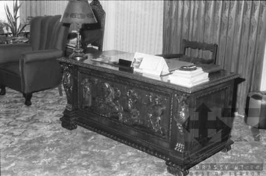 THM-BJ-08768 - Mezőgazdasági szakiskola igazgatói irodája Lengyelen az 1980-as években