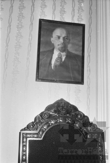 THM-BJ-08770 - Mezőgazdasági szakiskola igazgatói irodája Lengyelen az 1980-as években