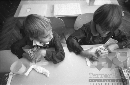 THM-BJ-08832 - Szekszárdi általános iskola napközisei az 1980-as években