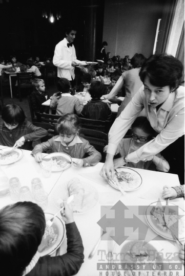 THM-BJ-08835 - Szekszárdi általános iskola napközisei az 1980-as években