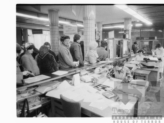 THM-BJ-08860 - Országos Takarékpénztár Szekszárdon az 1980-as években