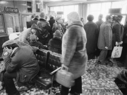 THM-BJ-08861 - Országos Takarékpénztár Szekszárdon az 1980-as években