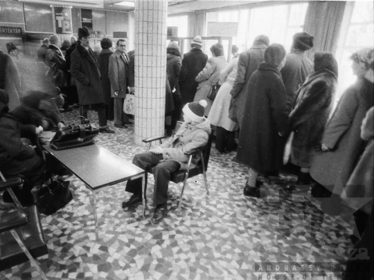 THM-BJ-08862 - Országos Takarékpénztár Szekszárdon az 1980-as években