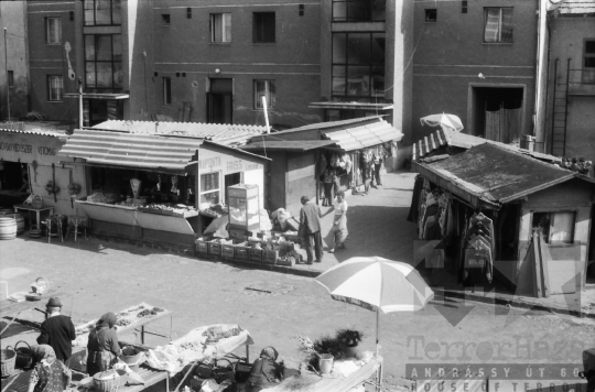 THM-BJ-08902 - Szekszárdi piac az 1980-as években