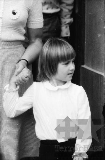 THM-BJ-08954 - Tanévkezdés egy tolna megyei általános iskolában az 1980-as években