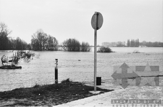 THM-BJ-08974 - A megáradt Duna Domboriban, az 1980-as években 