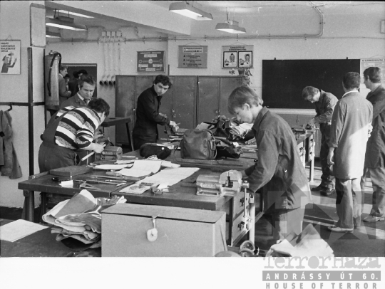 THM-BJ-09046 - Szekszárdi lakatostanműhely az 1980-as években
