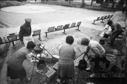 THM-BJ-09133 - Nyugdíjasok ünnepelnek a mórágyi művelődési házban az 1980-as években