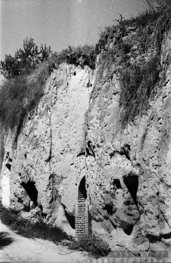 THM-BJ-09470 - Barlanglakás Szekszárdon az 1980-as években