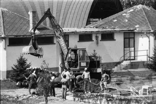 THM-BJ-09475 - Tamási fürdő építése az 1980-as években