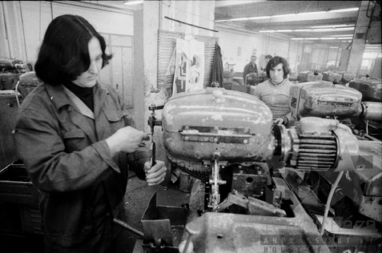 THM-BJ-09512 - Láng Gépgyár dombóvári egysége az 1970-es években