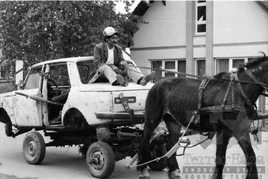 THM-BJ-09562b - Útban a szekszárdi MÉH-telepre az 1980-as években