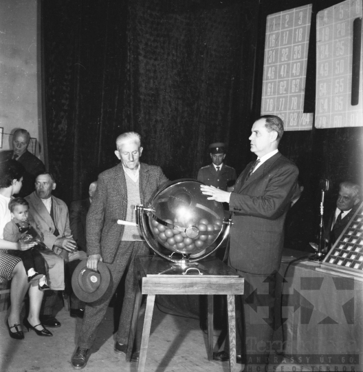 THM-BJ-09808 - Lottóhúzás Szekszárdon az 1960-as években
