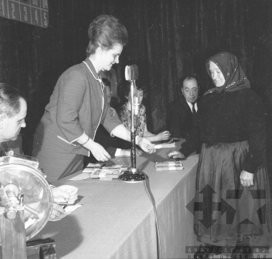 THM-BJ-09809 - Lottóhúzás Szekszárdon az 1960-as években