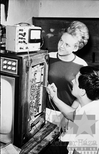THM-BJ-09931 - Televíziójavítás Bátán az 1960-as években