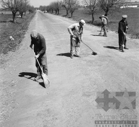 THM-BJ-09946 - Életkép Szekszárdon az 1960-as években