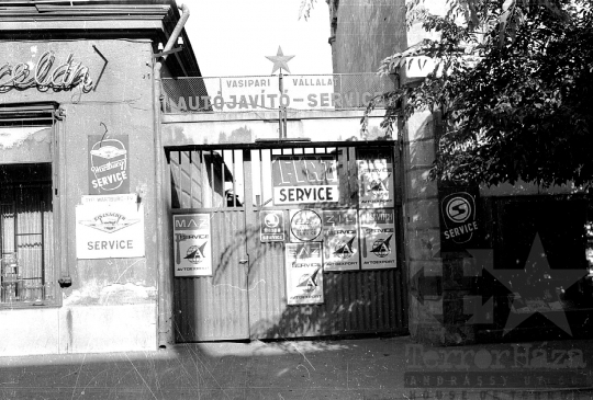 THM-BJ-09962 - Vasipari vállalat autójavító szervize az 1960-as években