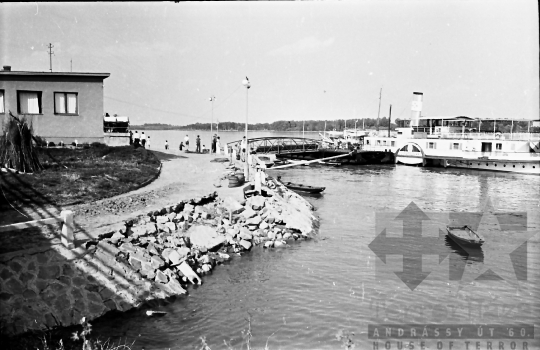 THM-BJ-10008 - Dunaföldvár sétahajó az 1960-as években