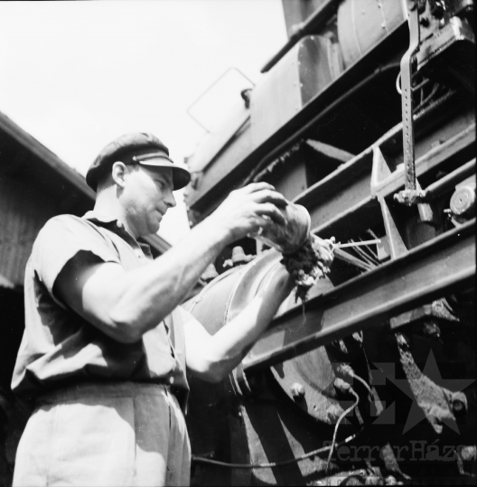 THM-BJ-10047 - Bátaszéki vasútállomás az 1960-as években