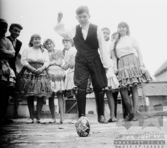 THM-BJ-10055b - Népszokások, népviselet Decsen az 1960-as években