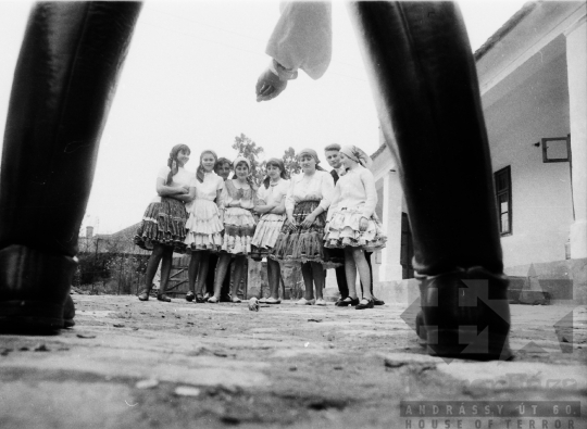THM-BJ-10056a - Népszokások, népviselet Decsen az 1960-as években