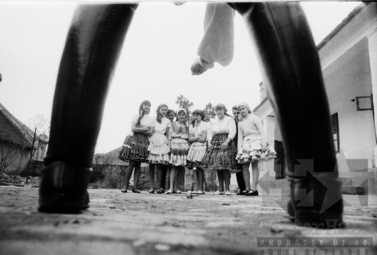 THM-BJ-10056b - Népszokások, népviselet Decsen az 1960-as években