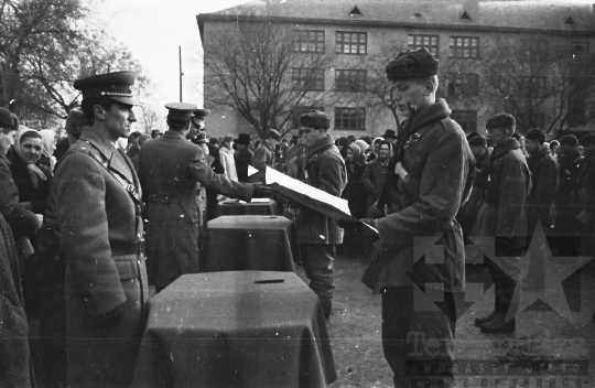 THM-BJ-10134 - Eskütétel a szekszárdi Budai Nagy Antal laktanyában az 1960-as években 