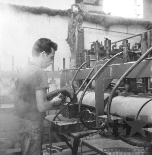 THM-BJ-10187 - Gumicsizma gyártása Majoson az 1960-as években