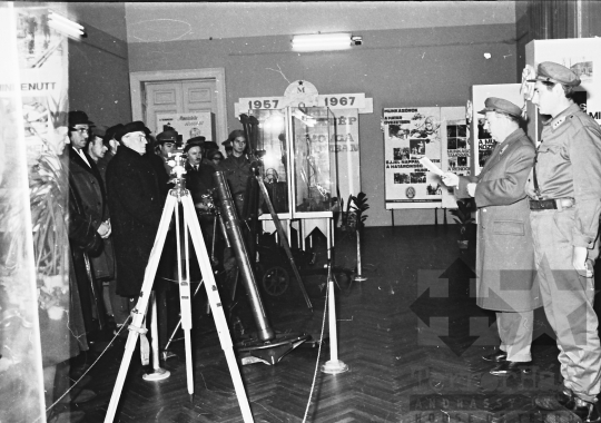 THM-BJ-10218 - Munkásőr kiállítás a szekszárdi múzeumban az 1960-as években