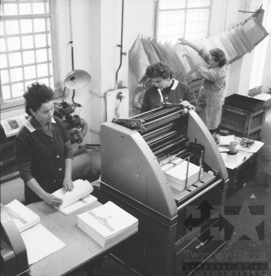 THM-BJ-10323a - Dunaföldvári nyomda az 1960-as években