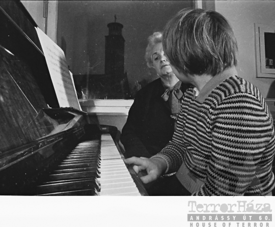 THM-BJ-10409 - Zeneoktatás Szedresen az 1960-as években