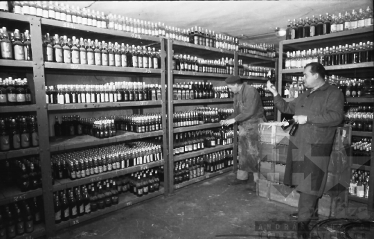 THM-BJ-10433 - Magyar Likőripari Vállalat Szekszárdon az 1960-as években